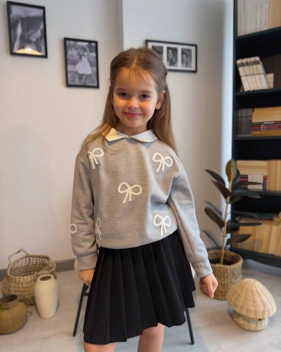 Two-Piece Girls' Grey Bow Print  Sweater & Black Skirt Set